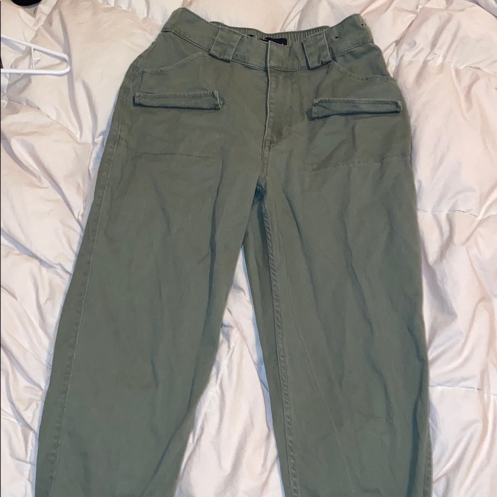 Hollister Ultra High Rise Mom Pant